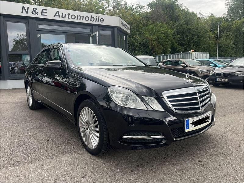Schwarz Gebraucht 2010 Mercedes E300 Limousine | 16.790 € (Teuer) - Bild 1/4