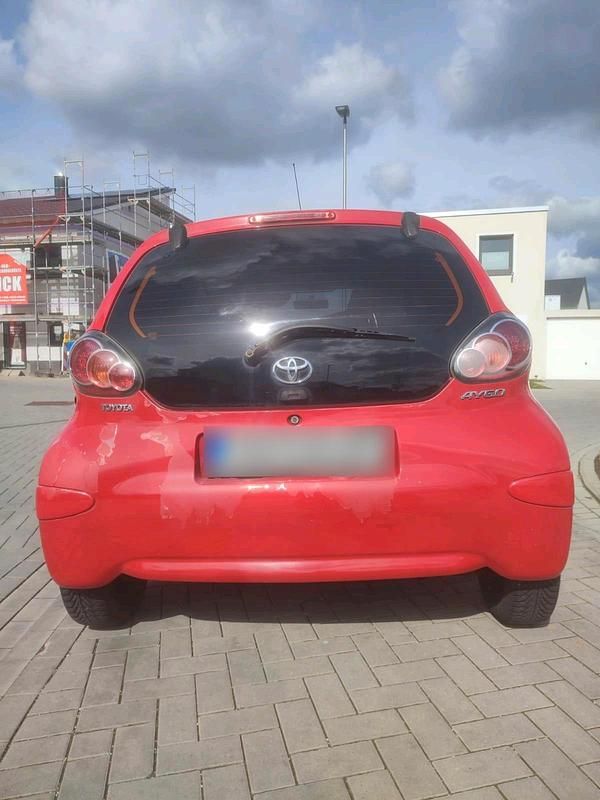 Gebraucht Toyota Aygo 68 PS (50 kW) 2009 Rot Kleinwagen