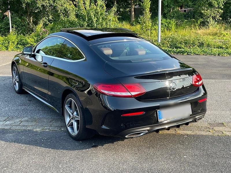 Schwarz Gebraucht 2017 Mercedes C300 Coupé | 24.500 € (Fairer Preis) - Bild 1/4