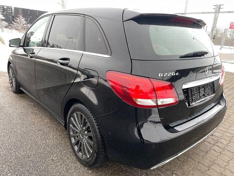 Gebraucht Mercedes B220 177 PS (130 kW) 2016 Schwarz Van / Kleinbus