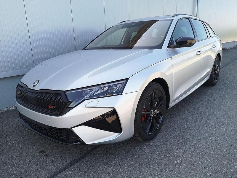Neu Skoda Octavia RS 325 PS (239 kW) 2025 Reflexsilber metallic Kombi