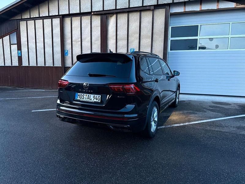 Gebraucht VW Tiguan Allspace R-line 200 PS (147 kW) 2024 Schwarz SUV