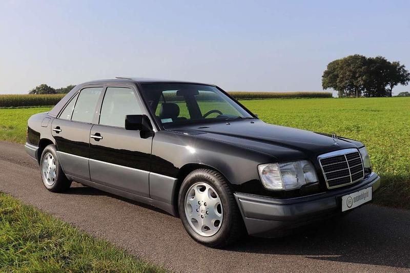 Schwarz Gebraucht 1995 Mercedes E420 Limousine | 28.420 € - Bild 1/4