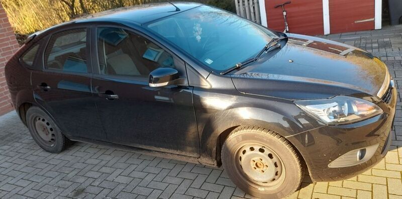 Schwarz Gebraucht 2010 Ford Focus Style Limousine | 3.900 € (Fairer Preis) - Bild 1/4