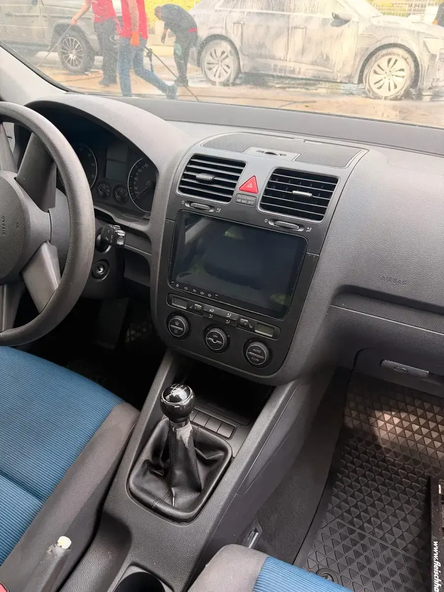 Second-hand VW Golf IV 75 CP (55 kW) 2004 Negru Berlinǎ