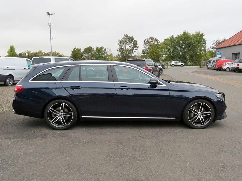 Gebraucht Mercedes E350 Avantgarde 286 PS (210 kW) 2019 Blau Limousine