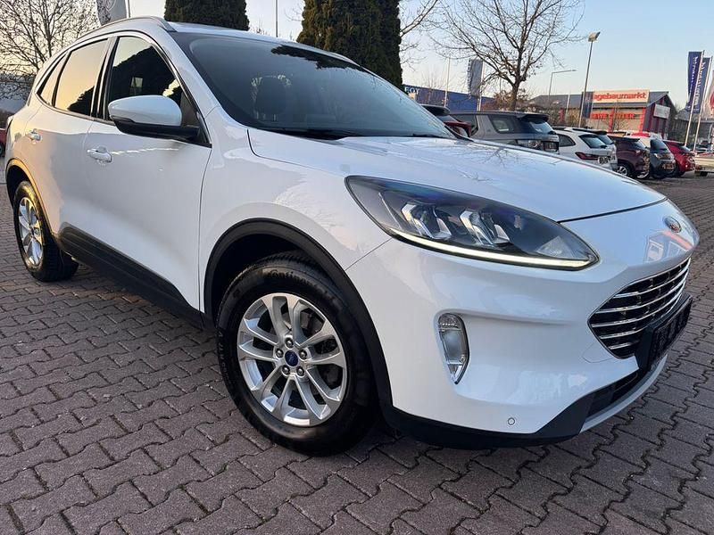Gebraucht Ford Kuga Titanium 120 PS (88 kW) 2022 Weiß SUV