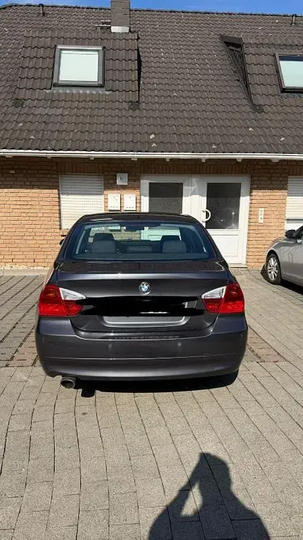 Gebraucht BMW 320 150 PS (110 kW) 2006 Grau Limousine