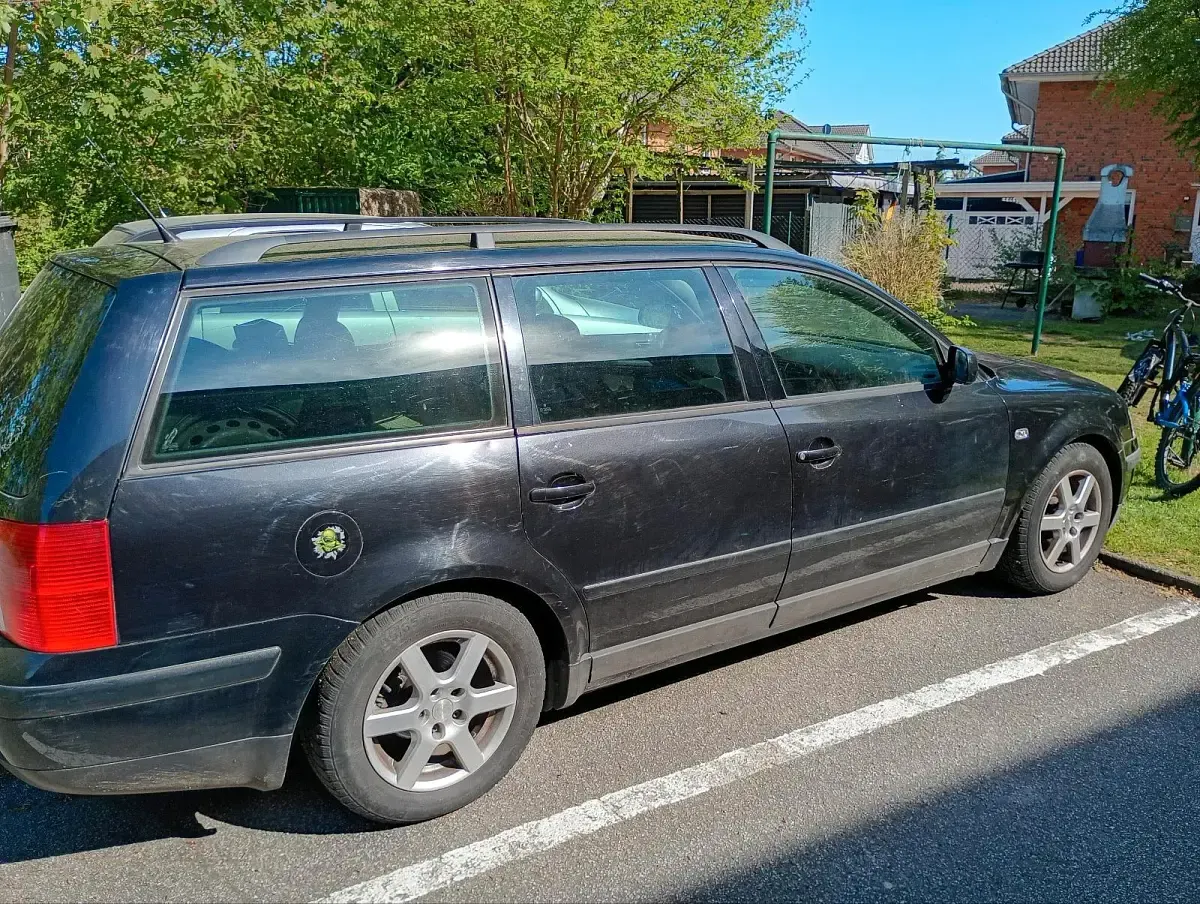 Gebraucht VW Passat 101 PS (74 kW) 1999 Schwarz Kombi