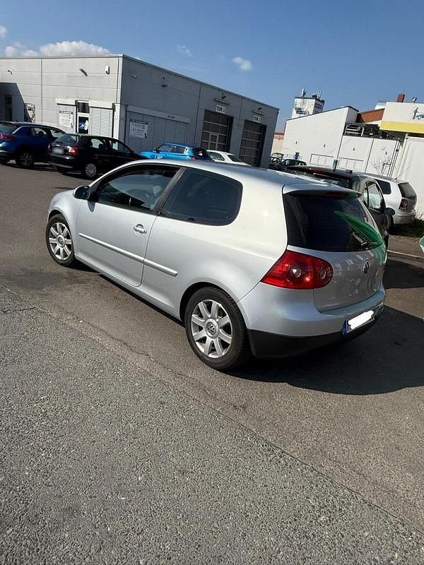 Gebraucht VW Golf V 102 PS (75 kW) 2005 Grau Kleinwagen