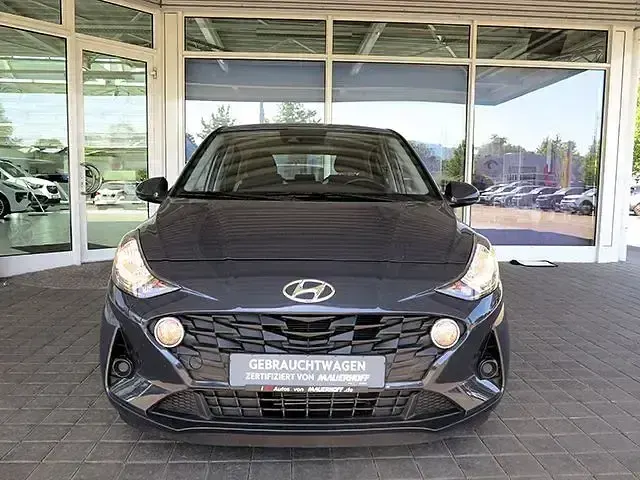Gebraucht Hyundai i10 Trend 84 PS (61 kW) 2022 Grau Kleinwagen