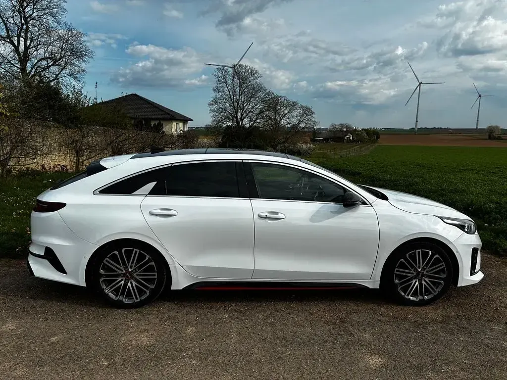 Używany Kia ProCeed GT 204 KM (150 kW) 2021 Biały Kombi