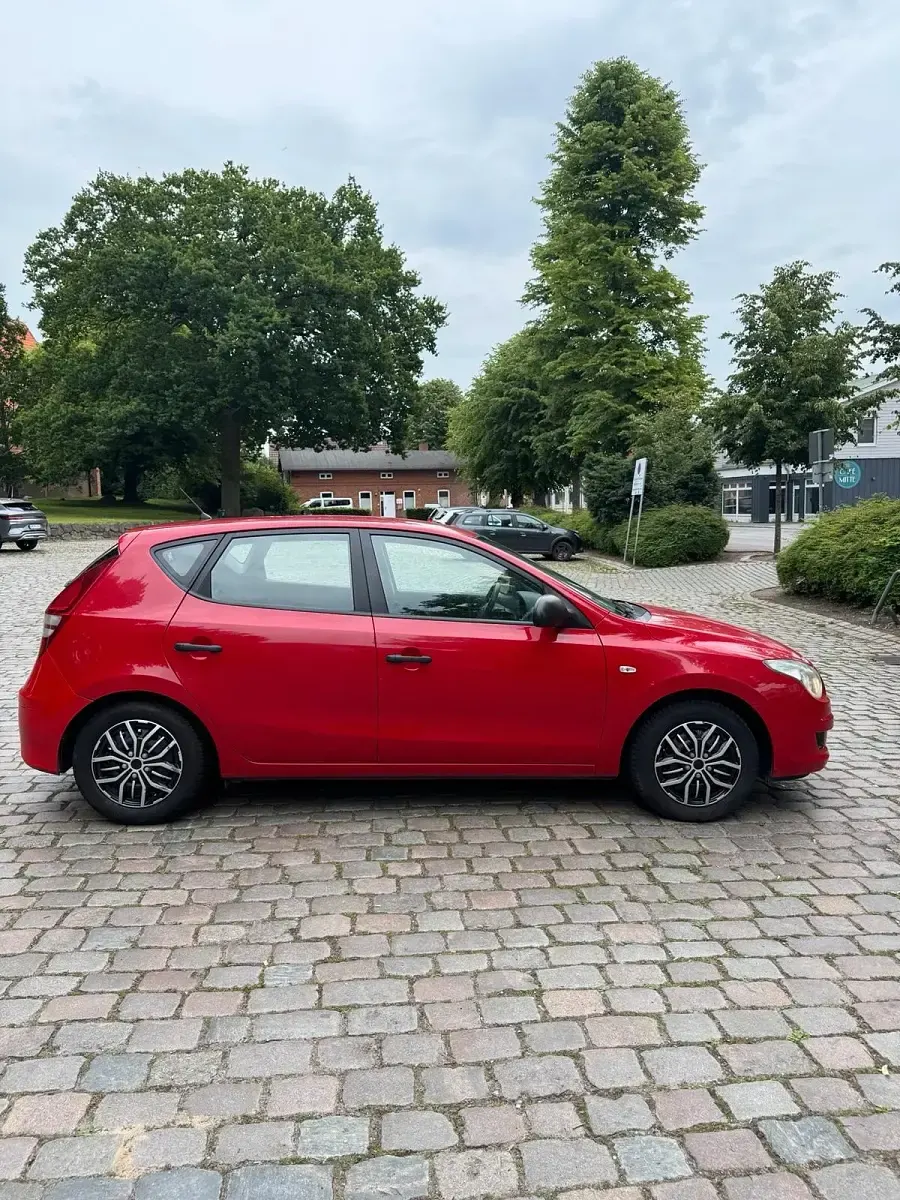 Gebraucht Hyundai i30 109 PS (80 kW) 2009 Rot Kleinwagen