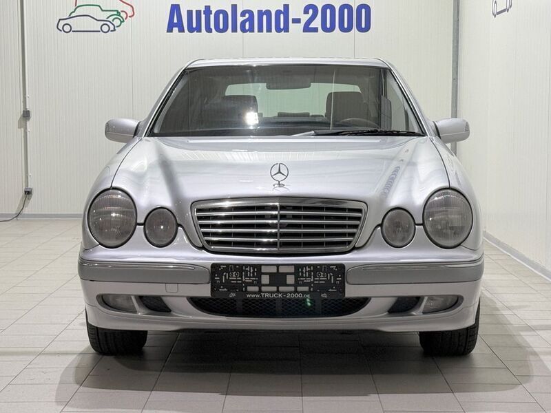 Usata Mercedes E200 116 CV (85 kW) 2000 Argento Berlina