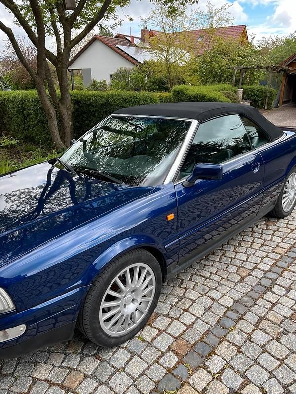 Blau Gebraucht 1999 Audi Cabriolet Cabrio | 9.999 € (Etwas zu teuer) - Bild 1/4