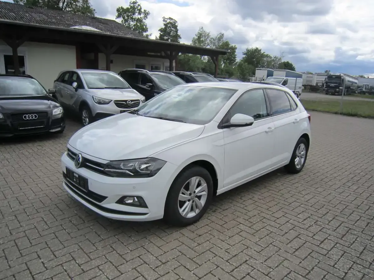 Gebraucht VW Polo Comfortline 75 PS (55 kW) 2018 Pure white Kleinwagen