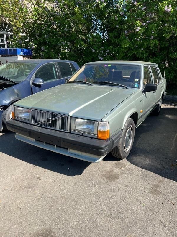 Grün Gebraucht 1985 Volvo 740 Limousine | 2.900 € - Bild 1/4