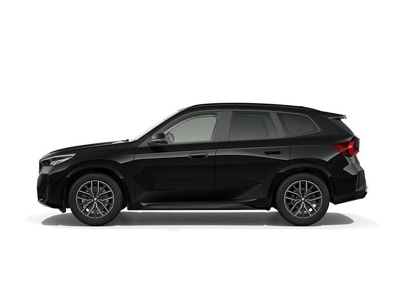 Black sapphire metallic (schwarz) Gebraucht 2022 BMW X1 M Sport SUV | 38.958 € (Fairer Preis) - Bild 1/4