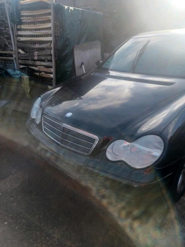 Second-hand Mercedes C180 Classic 143 CP (105 kW) 2002 Negru Berlinǎ