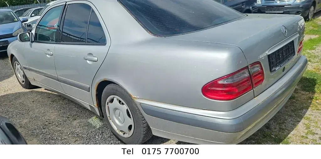 Gebraucht Mercedes E200 136 PS (100 kW) 1999 Silber Limousine