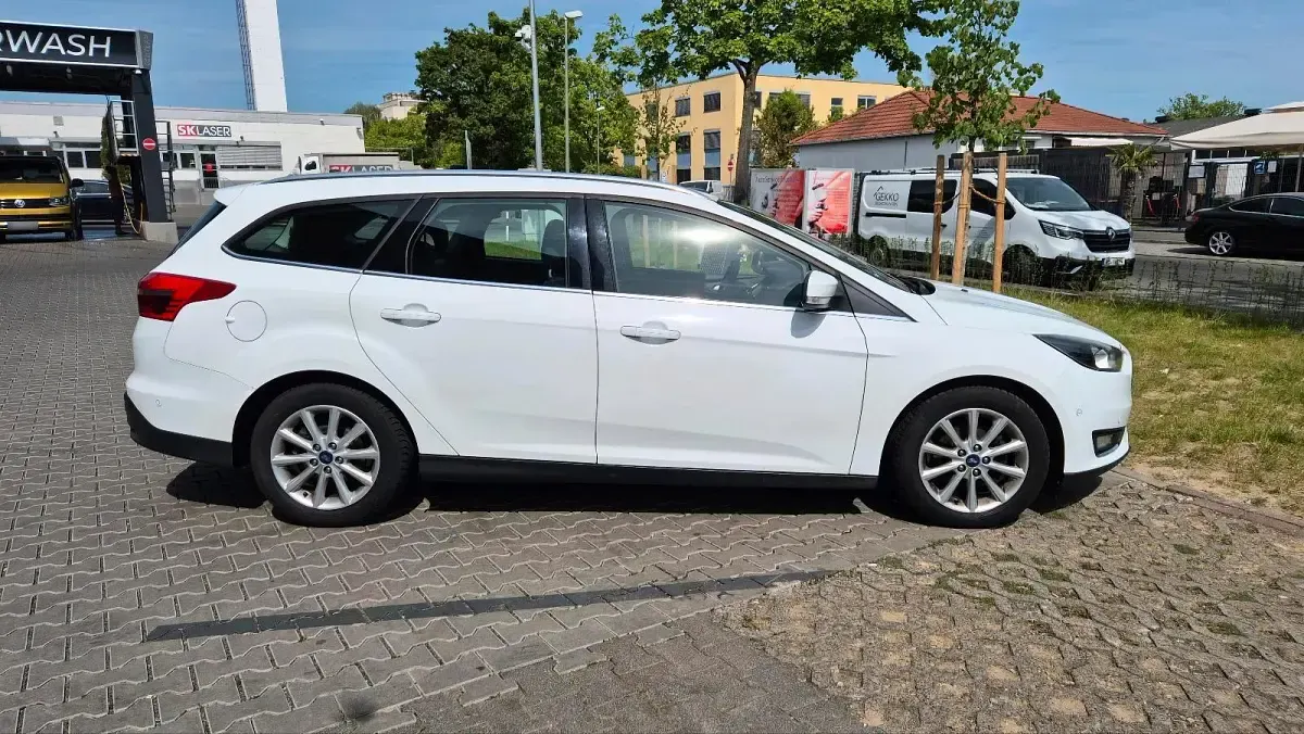 Usata Ford Focus 120 CV (88 kW) 2015 Bianco Station wagon