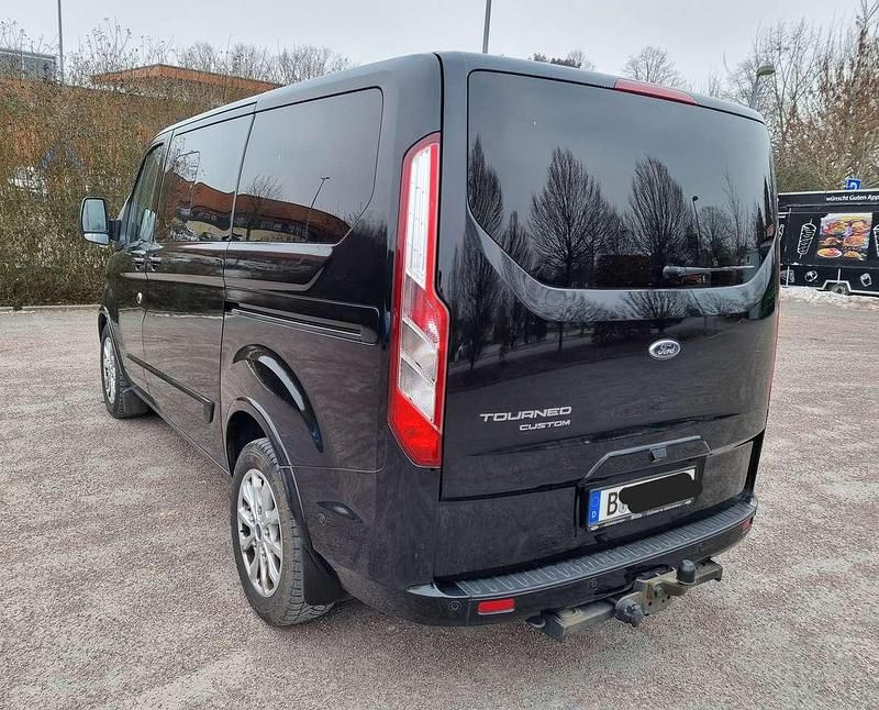 Gebraucht Ford Tourneo Titanium 131 PS (96 kW) 2022 Schwarz Van / Kleinbus