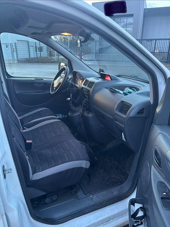 Second-hand Citroën Jumpy 128 CP (94 kW) 2013 Alb Monovolum