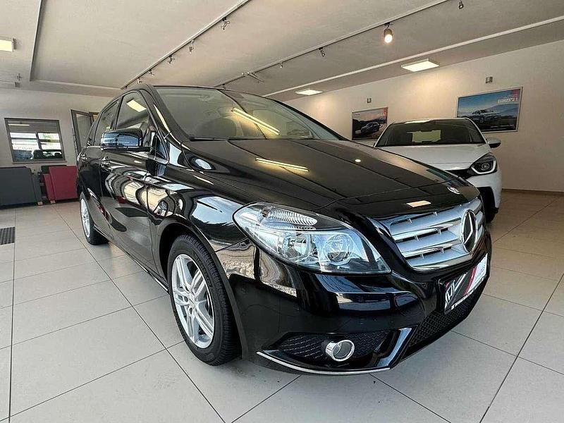 Gebraucht Mercedes B180 122 PS (89 kW) 2013 Schwarz Van / Kleinbus
