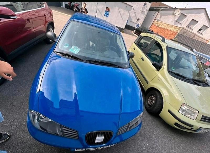 Blau Gebraucht 2004 Seat Ibiza Kleinwagen | 1.200 € (Guter Preis) - Bild 1/4