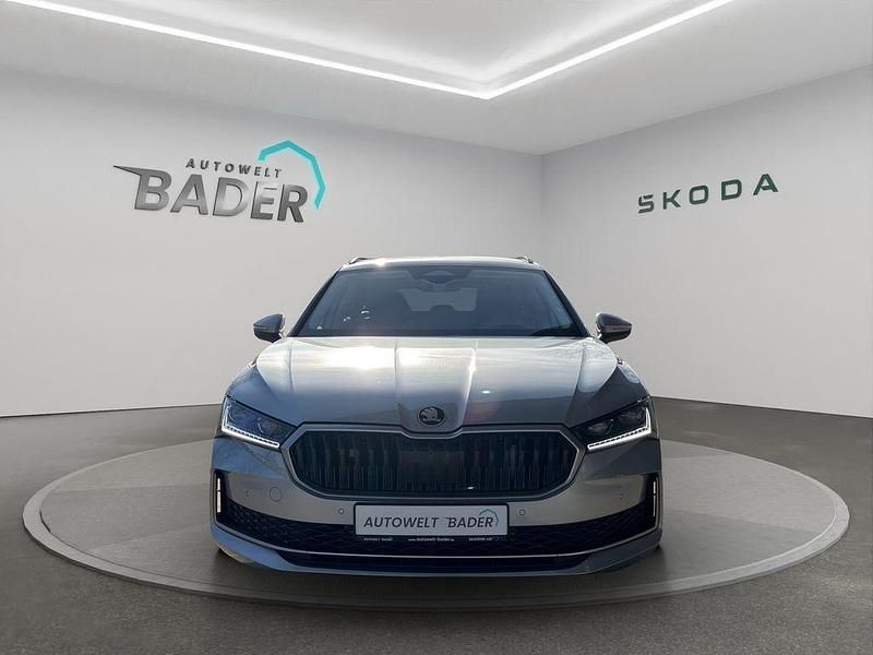 Gebraucht Skoda Superb Selection 150 PS (110 kW) 2025 Pebble silber metallic Kombi