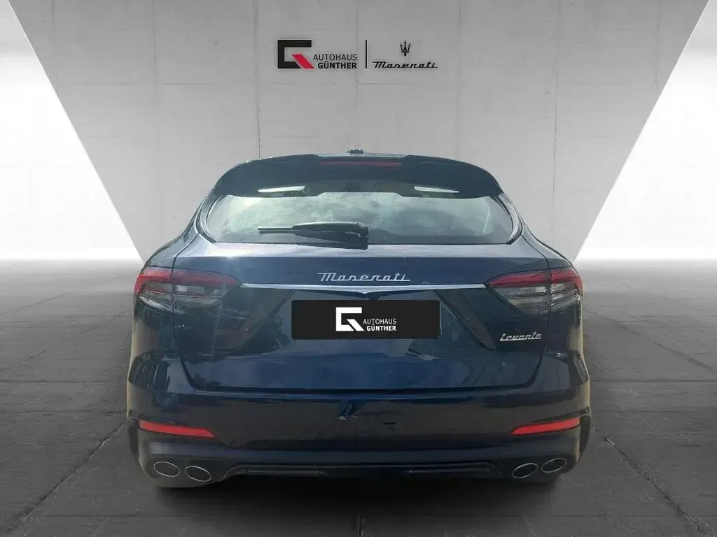 Gebraucht Maserati Levante 430 PS (316 kW) 2022 Dunkelblau SUV