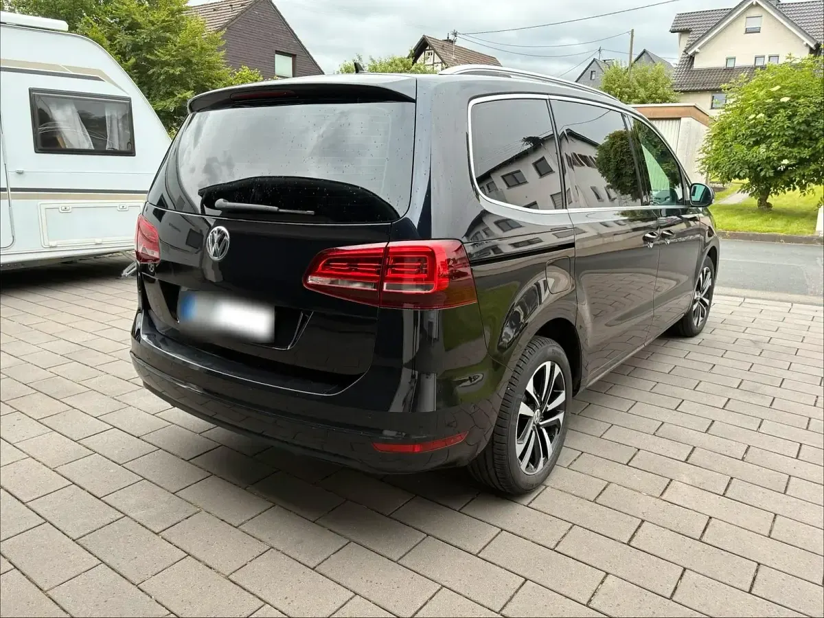 Gebraucht VW Sharan IQ Drive 150 PS (110 kW) 2020 Schwarz Van / Kleinbus