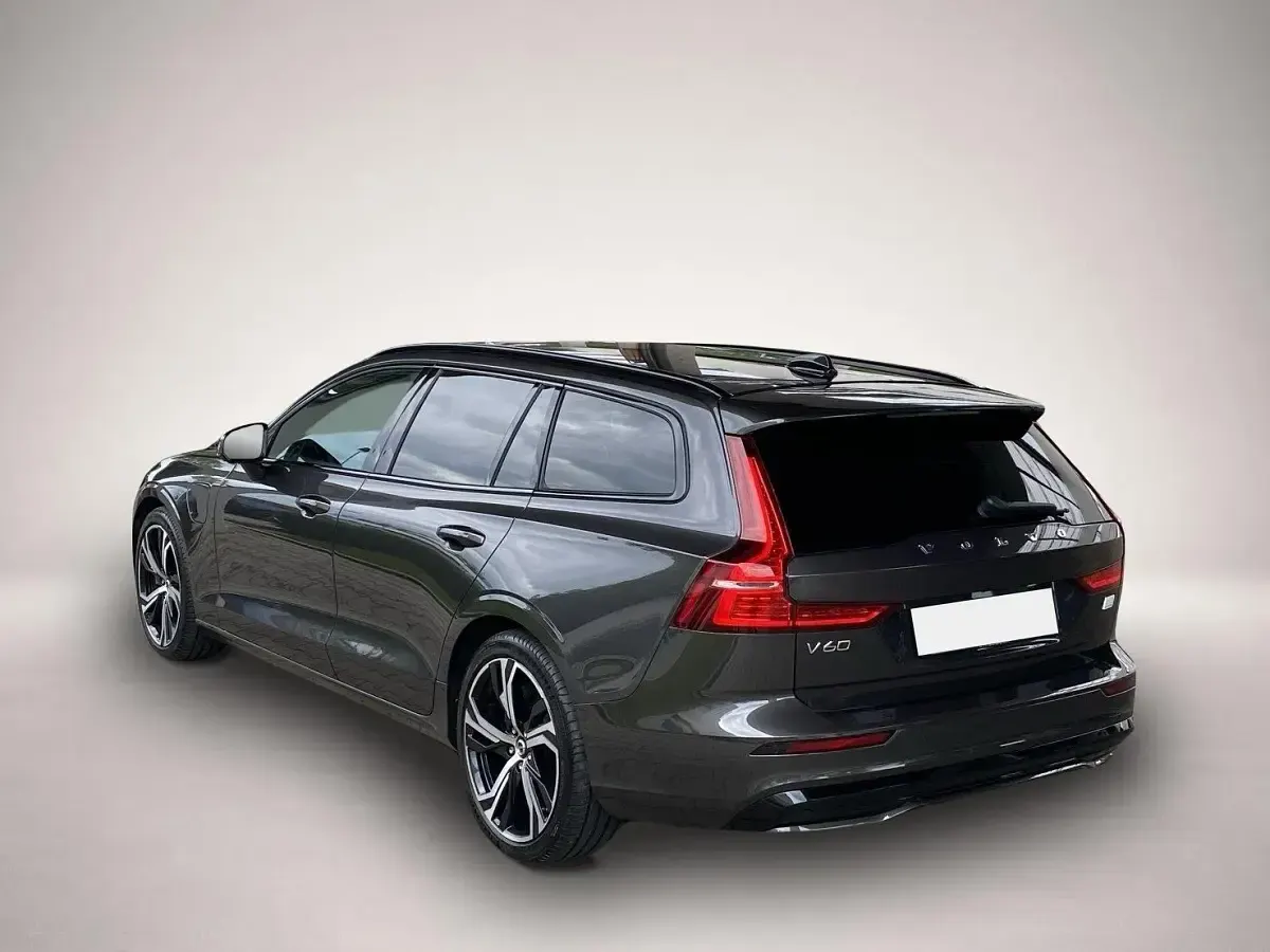 Gebraucht Volvo V60 Plus 455 PS (334 kW) 2023 Manufacturer Kombi