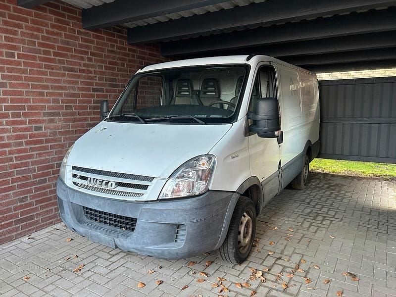 Weiß Gebraucht 2006 Iveco Daily Limousine | 2.990 € (Fairer Preis) - Bild 1/4