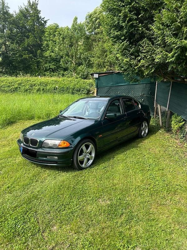 Grün Gebraucht 1999 BMW 323 Limousine | 4.000 € (Fairer Preis) - Bild 1/4