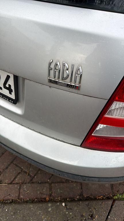 Gebraucht Skoda Fabia Elegance 75 PS (55 kW) 2002 Silber Limousine