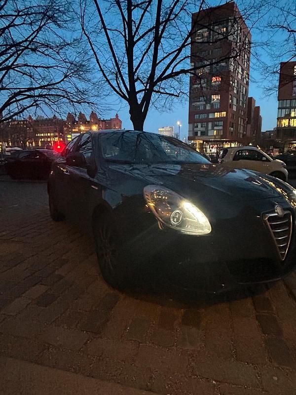 Gebraucht Alfa Romeo Giulietta 120 PS (88 kW) 2011 Schwarz Kleinwagen