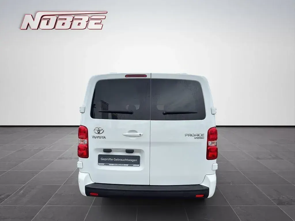 Gebraucht Toyota Proace Verso 144 PS (105 kW) 2022 Weiß Kombi