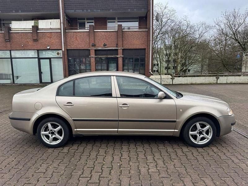 Gold Gebraucht 2002 Skoda Superb Elegance Limousine | 999 € (Superpreis) - Bild 1/4