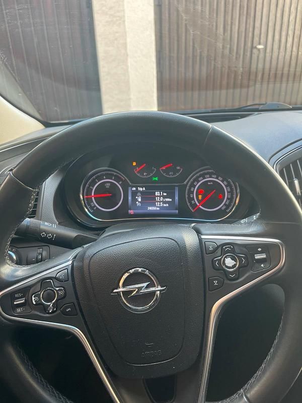 Gebraucht Opel Insignia Edition 140 PS (102 kW) 2014 Grün Limousine