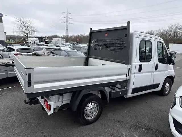 Gebraucht Citroën Jumper 140 PS (102 kW) 2023 Lackierung weiss icy/deckende lackierung Van / Kleinbus