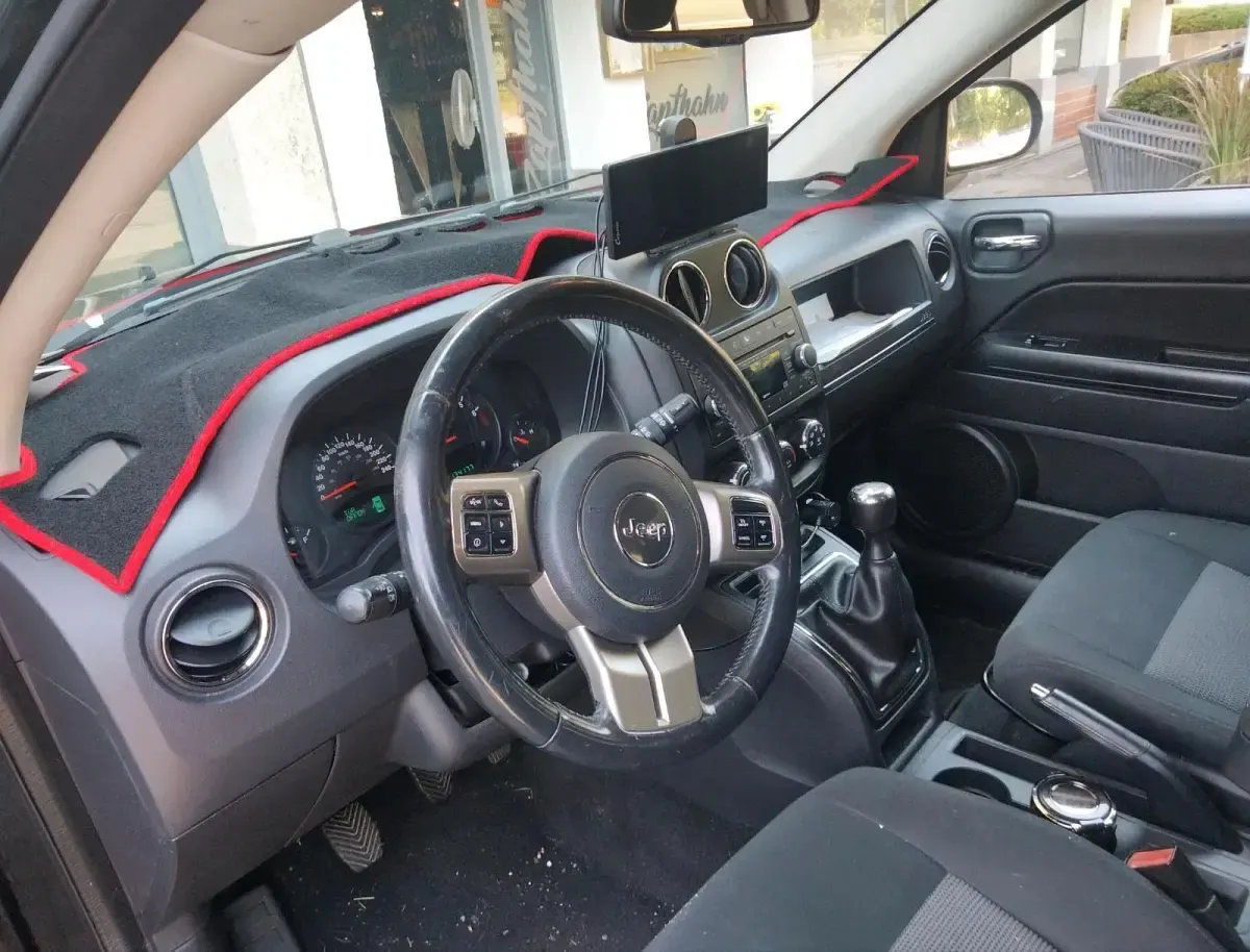 Gebraucht Jeep Compass 156 PS (114 kW) 2011 Schwarz SUV