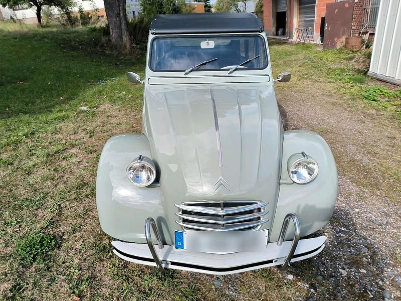Grün Gebraucht 1967 Citroën 2CV Limousine | 17.500 € - Bild 1/4
