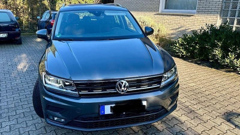 Grau Gebraucht 2019 VW Tiguan Join SUV | 20.600 € (Guter Preis) - Bild 1/4