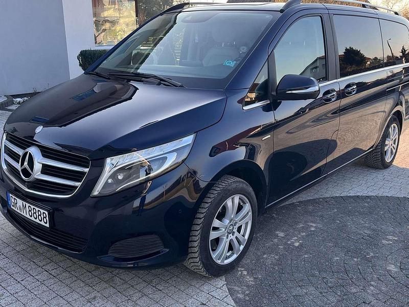 Blau Gebraucht 2015 Mercedes V250 Avantgarde Van / Kleinbus | 40.000 € - Bild 1/4