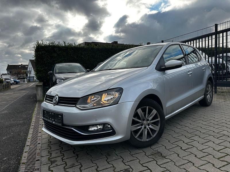 Silber Gebraucht 2017 VW Polo Comfortline Kleinwagen | 9.950 € (Guter Preis) - Bild 1/4