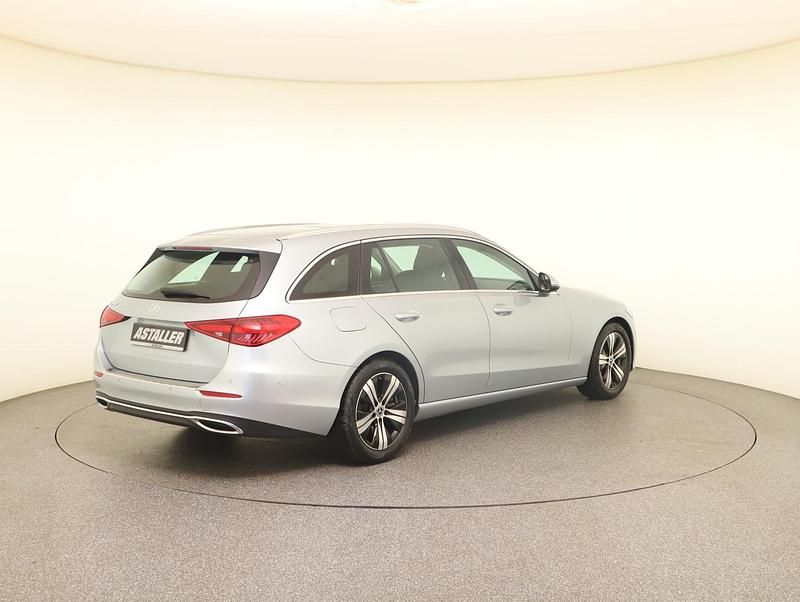 Gebraucht Mercedes C300 Avantgarde 258 PS (189 kW) 2023 Metalliclack hightechsilber Kombi