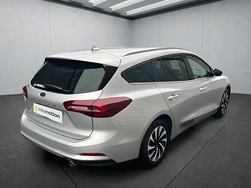 Gebraucht Ford Focus Titanium 125 PS (91 kW) 2025 Silber Kombi