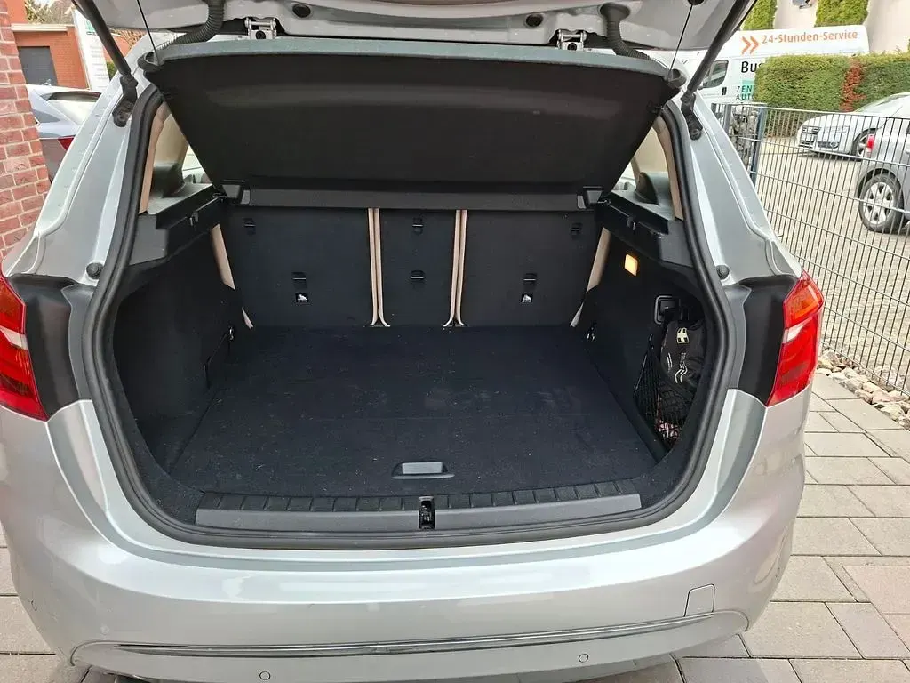 Gebraucht BMW 218 Active Tourer Luxury Line 150 PS (110 kW) 2017 Silber Van / Kleinbus