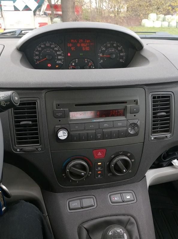 Gebraucht Fiat Idea 95 PS (69 kW) 2004 Silber Van / Kleinbus